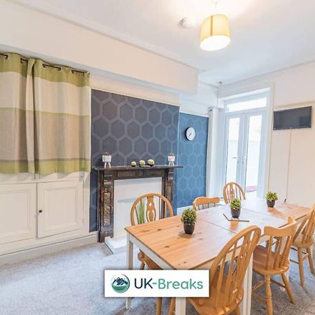 Large, Centrally Located, 5 Bedroom House Workington Exterior foto