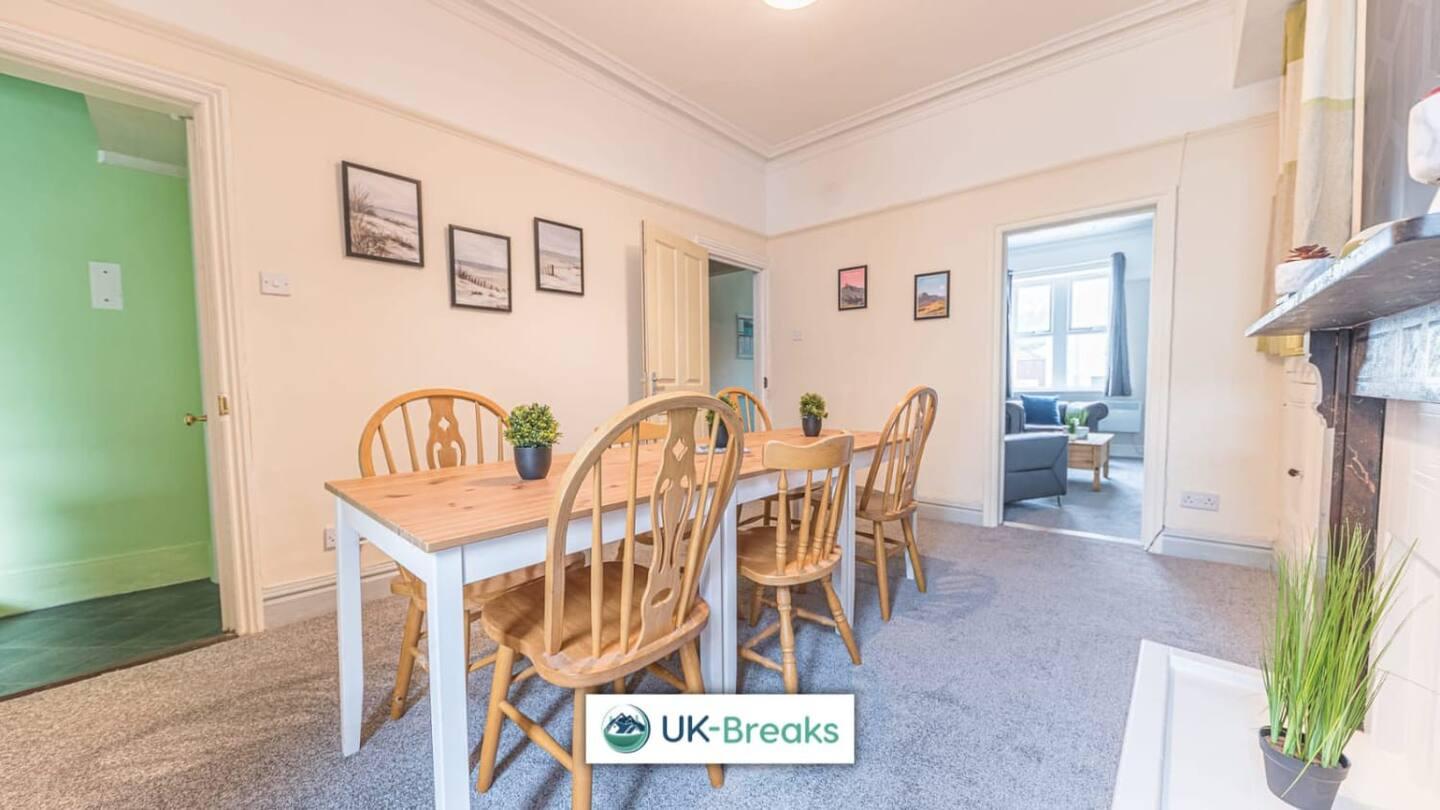 Large, Centrally Located, 5 Bedroom House Workington Exterior foto